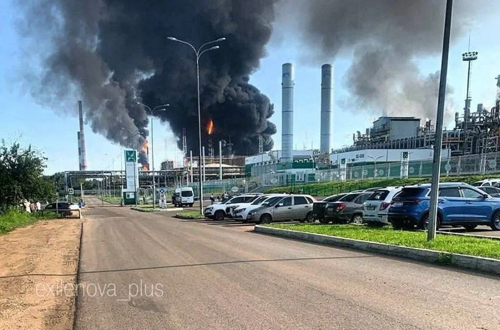 Україна уразила аеродром, два російські НПЗ у Татарстані й один у Саратові