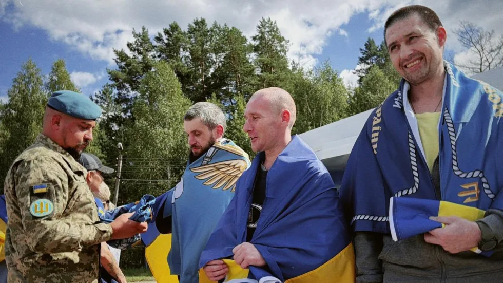 В Україну повернулася група військових, що вважалися зниклими – фото
