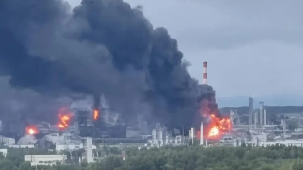 Україна уразила четвертий за потужністю нафтозавод Росії: відео
