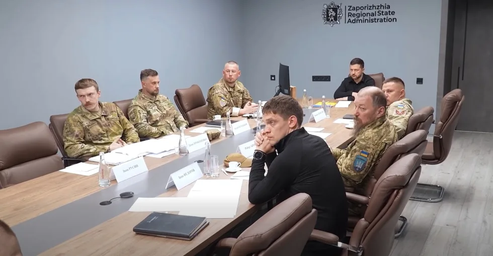 Зеленський доручив посилити оборону Запоріжжя