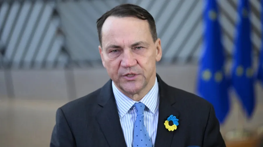 Сікорський відреагував на слова Пєскова, що потенційна провокація проти Польщі – "західна пропаганда"