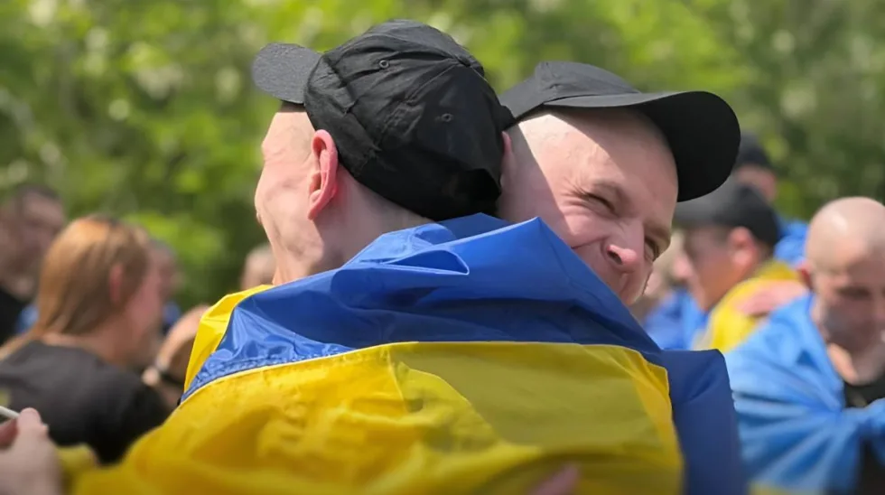 Кабмін розширив виплати для звільнених з полону на стаціонарне лікування