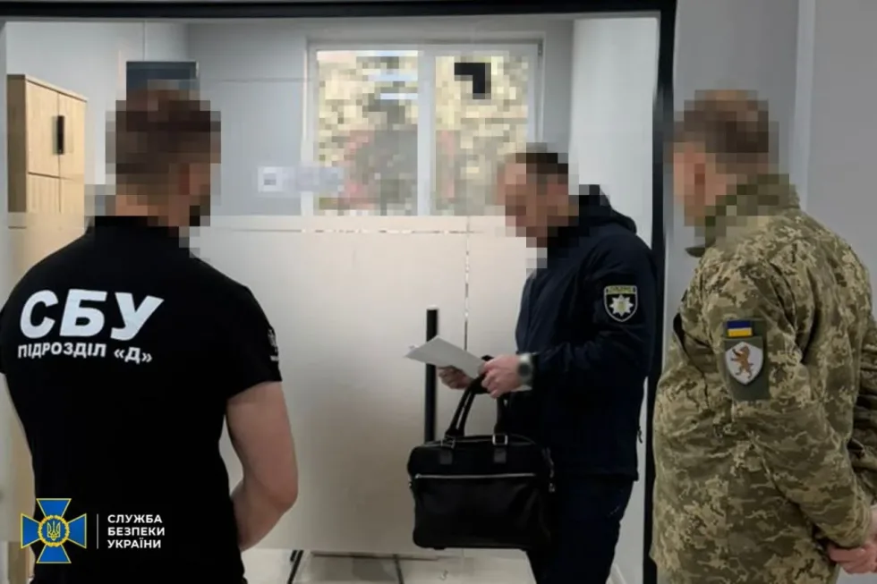 В Ужгороді викрили керівника ГО, який налагодив схему з "бронюванням" військовозобов’язаних