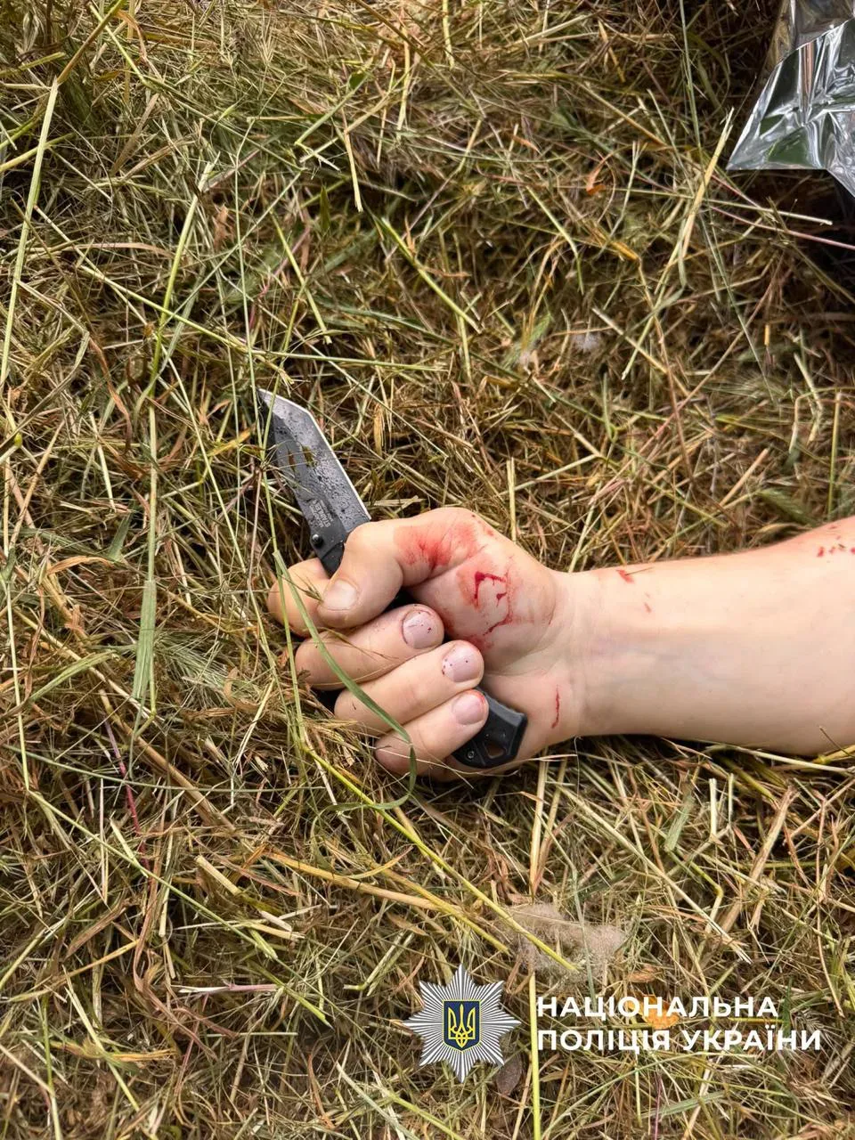 У Запоріжжі під час обшуку чоловік з ножем накинувся на поліцейських: троє правоохоронців поранені, нападника застрелили