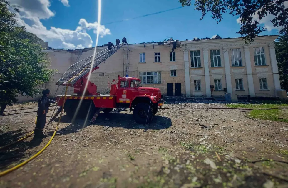 Удар рф по кінотеатру в центрі Конотопа - постраждало 4 людини