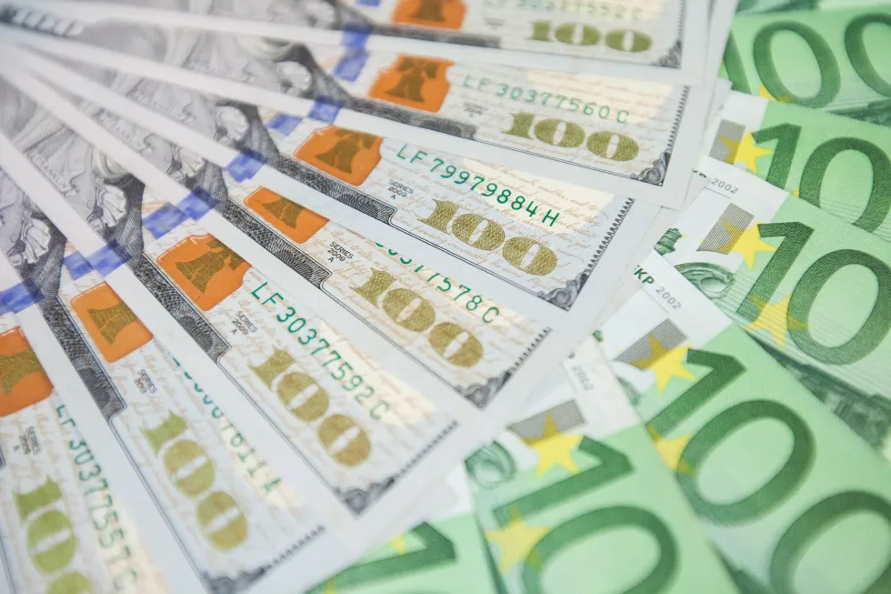 Курс валют на 6 липня: долар і євро дешевшають