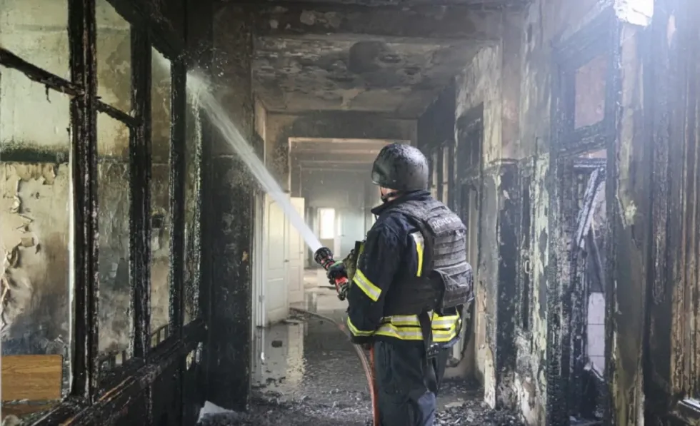 російські війська обстріляли лікарню у Херсоні, загинув медик