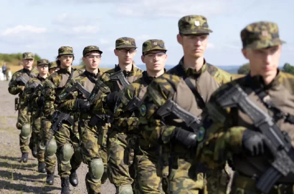 Європейці хочуть незалежності від США, але не вірять у власні збройні сили - опитування