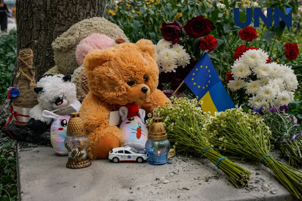 Атака рф на Київ 2 липня - містяни влаштували меморіал загиблим