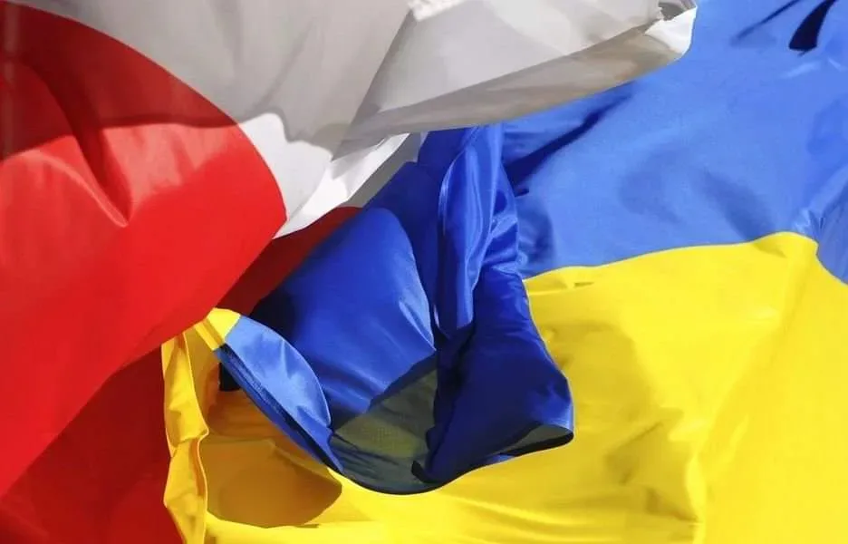 Польща виявила активізацію російських ботоферм для розпалювання напруженості з Україною - ЦПД