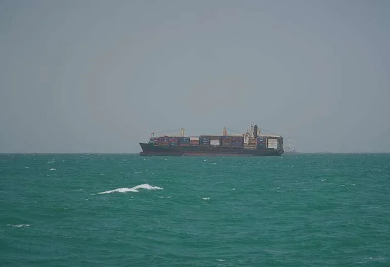 Біля узбережжя Ємену в Червоному морі озброєні нападники атакували вантажне судно