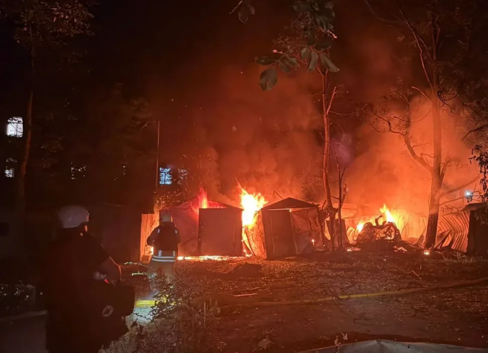 рф атакувала Одесу дронами, поранений 23-річний чоловік, горіли гаражі