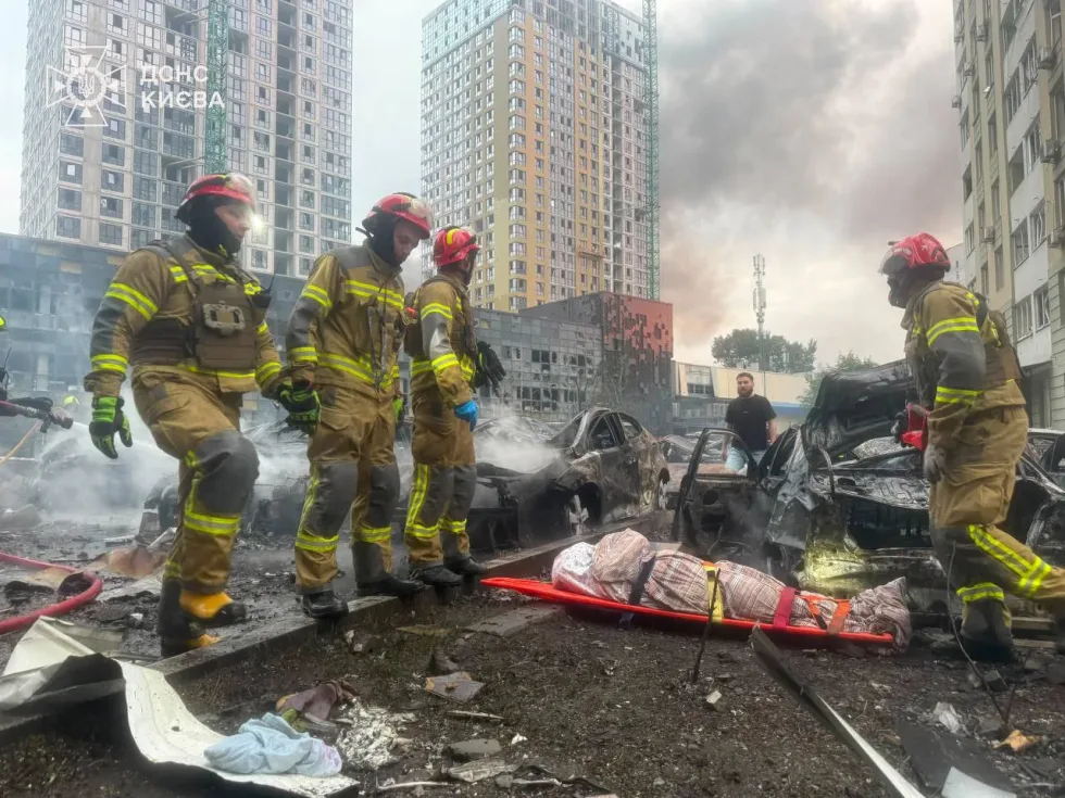 Кількість загиблих у Києві зросла до дев'яти після масованої ракетної атаки рф