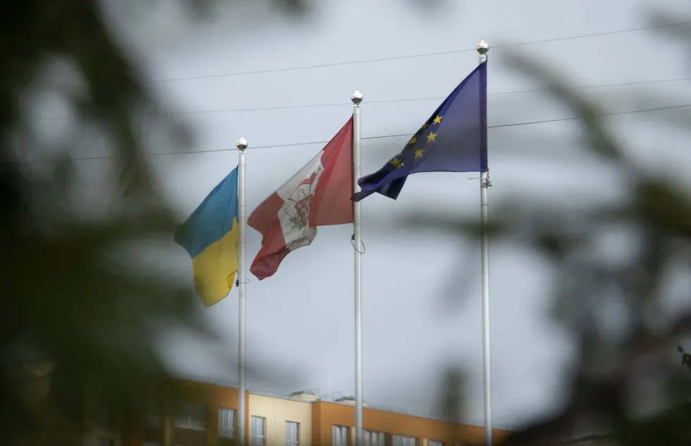 У Вишневому під Києвом триває пожежа після ракетного удару рф, евакуюють людей - Зеленський