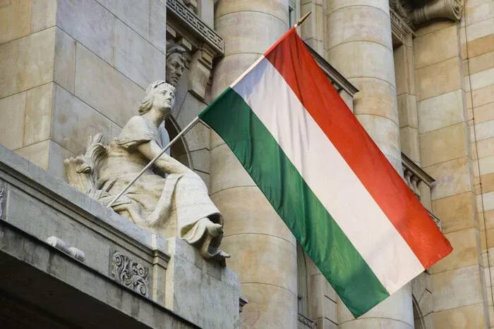 Угорщина шпигувала за інституціями ЄС через дипломатичне представництво у Брюсселі - розслідування