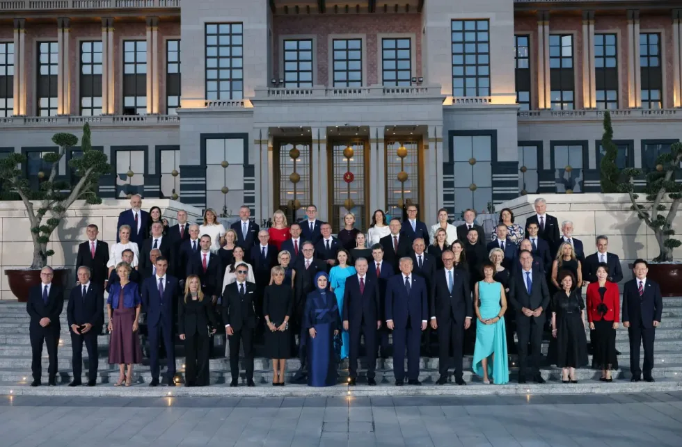 Відбулись усі заплановані на сьогодні зустрічі і ще деякі поза планом - Зеленський показав фото із лідерами країн НАТО