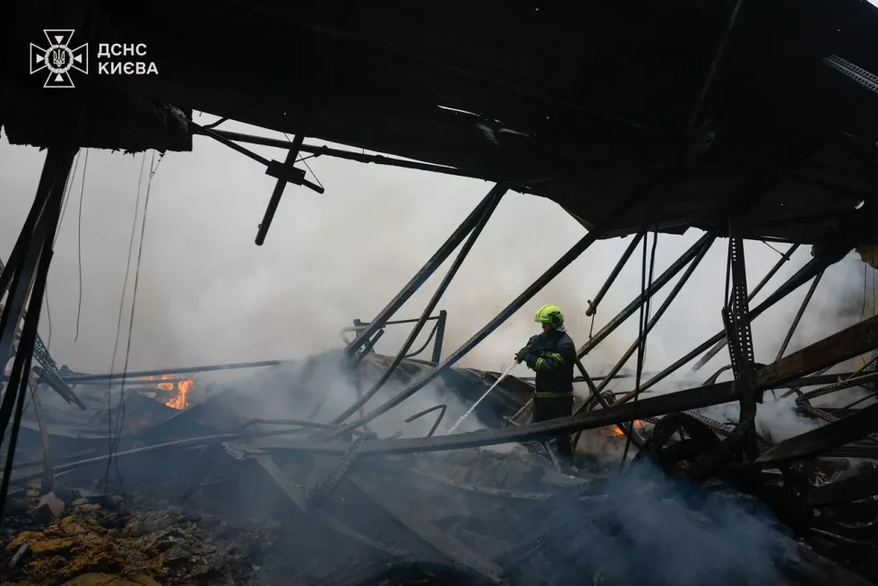 Ворожим ударом по Києву пошкоджено 42 трамвайні вагони, є зміни в русі