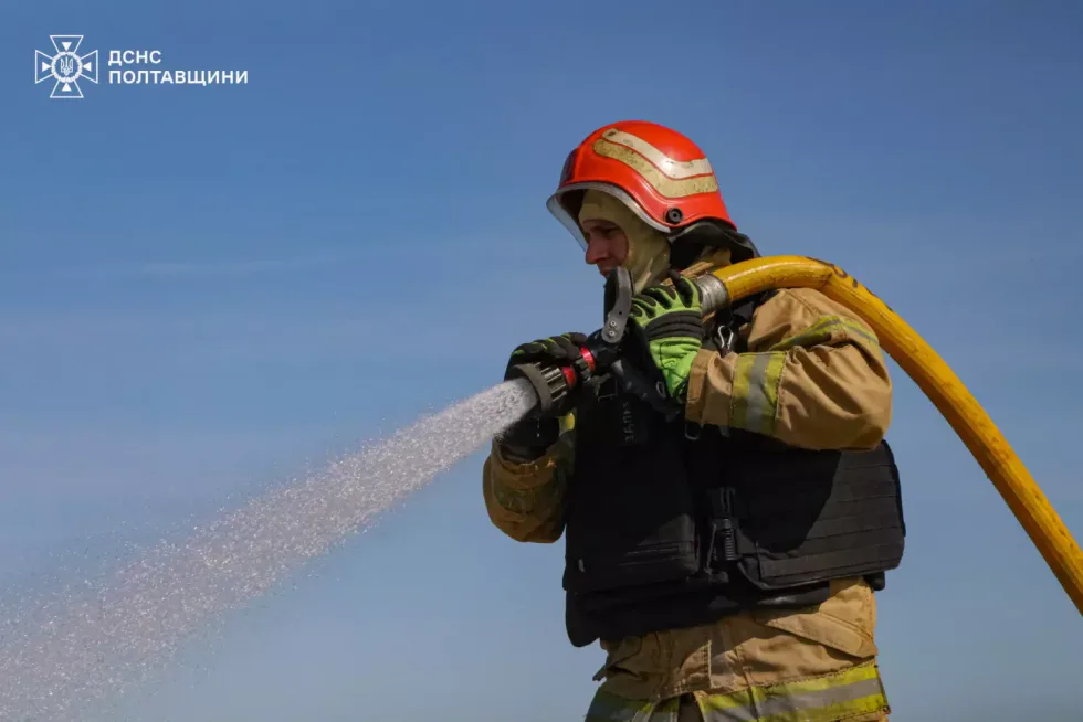 росіяни вдарили по енергетиці та АЗС на Полтавщині, 8500 споживачів без світла