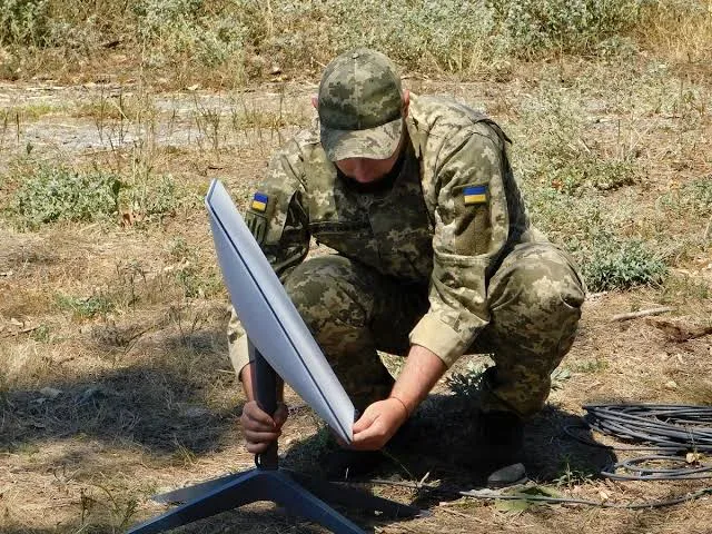 росія намагається глушити Starlink, щоб протидіяти українським дронам - Reuters
