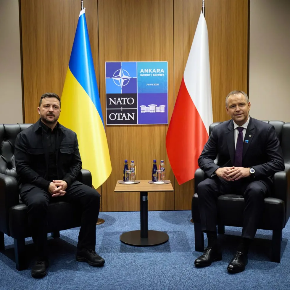 "Загроза у нас одна і спільна - росія": Зеленський провів "важливу і потрібну розмову" із президентом Польщі