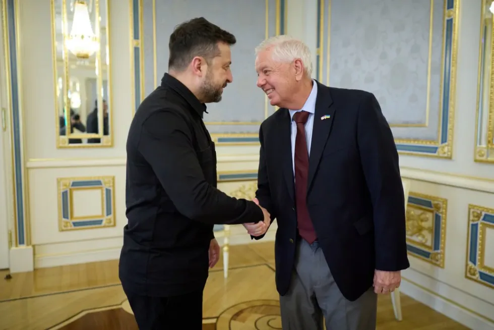 Успіхи України на полі бою потрібно доповнювати правильним тиском - Зеленський та сенатор Грем обговорили санкції проти рф