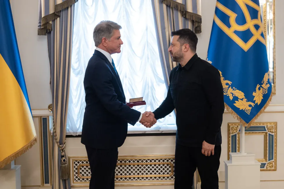 Зеленський обговорив з конгресеном Макколом далекобійні удари та санкції проти рф