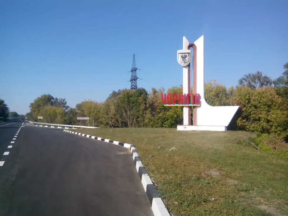 рф вдарила по багатоповерхівці у Чернігові, виникла пожежа