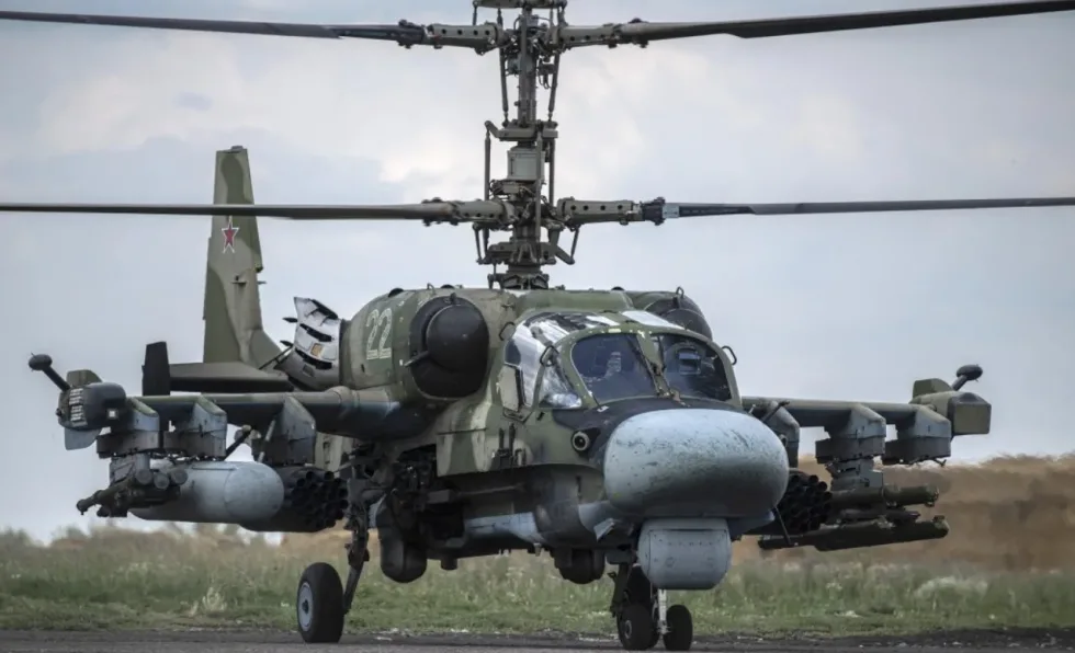 російський Ка-52 не зміг збити український FP-1 ракетою і був змушений перейти до гармати