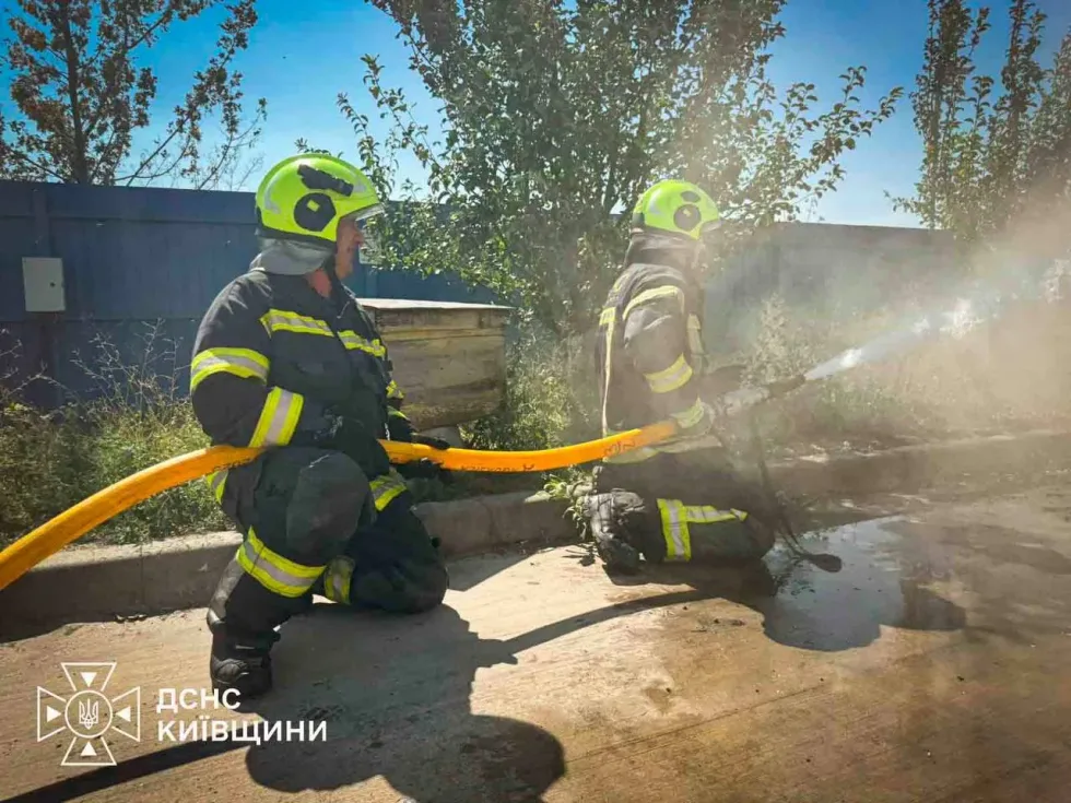 Удар рф по стоянці вантажівок на Київщині забрав життя двох людей, 9 постраждалих