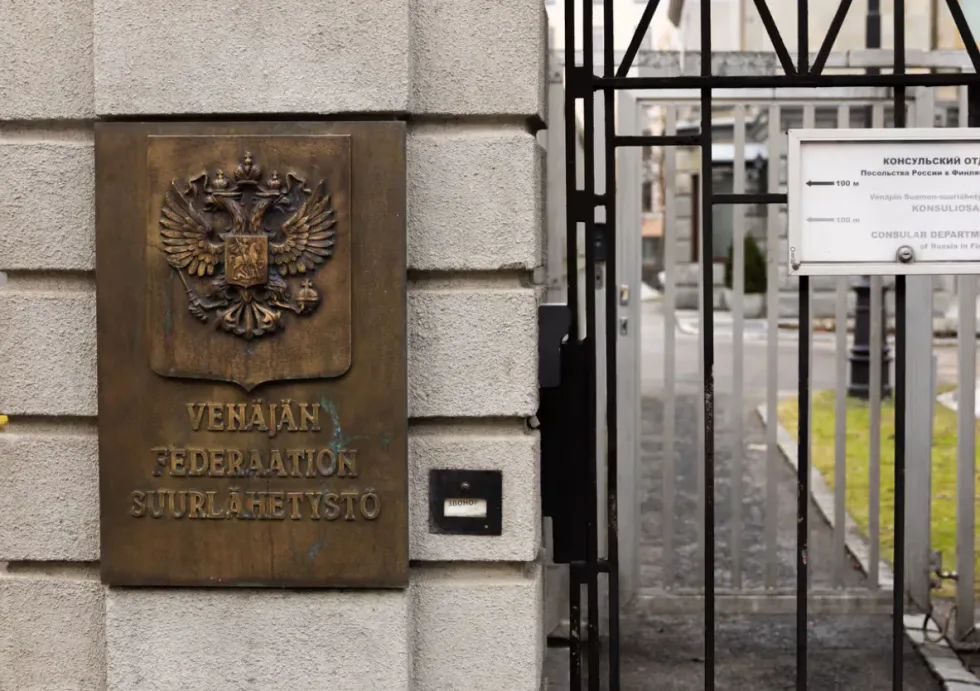 рф попросила Фінляндію заборонити демонстрації біля посольства під час виборів до думи