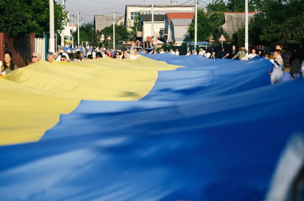 Під Києвом розгорнули 500-метровий прапор України і встановили новий рекорд