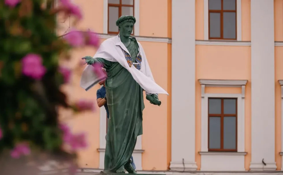 В Одесі вперше після вторгнення Дюка одягли у вишиванку