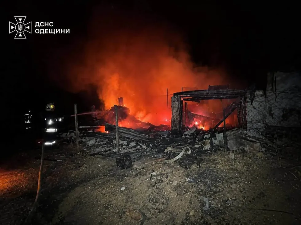 рф масовано атакувала Одещину: головний удар - по продовольчих складах і енергетиці