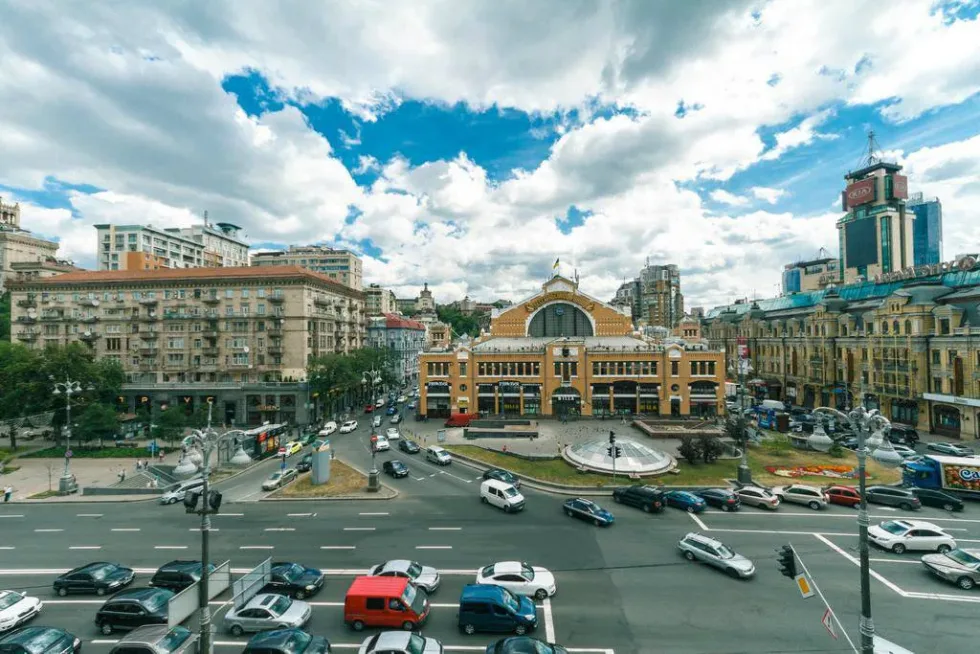 Більше не доведеться спускатися у "Метроград" - у Києві на Бессарабській площі облаштують шість нових наземних переходів